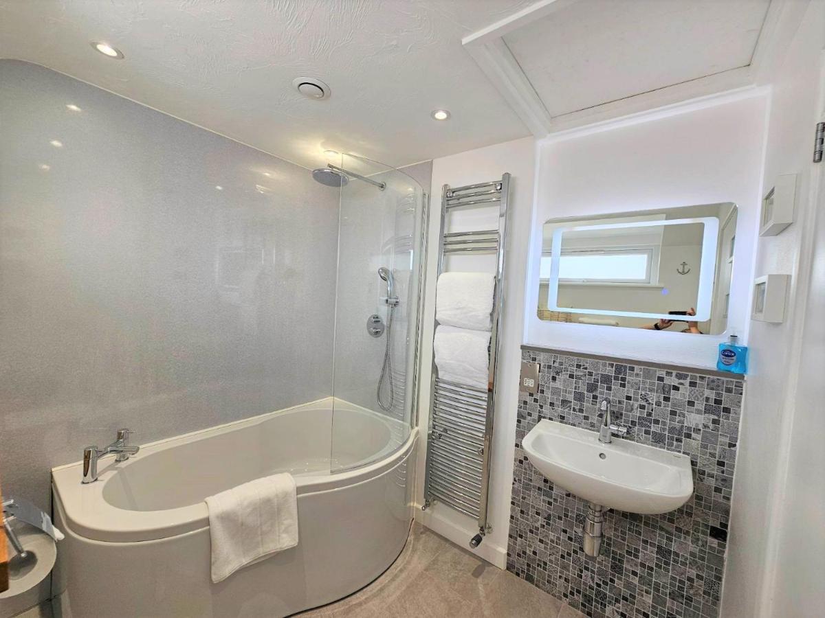 Bosun'S Cottage Luxury Stay In The Heart Of Town ウェーマス エクステリア 写真